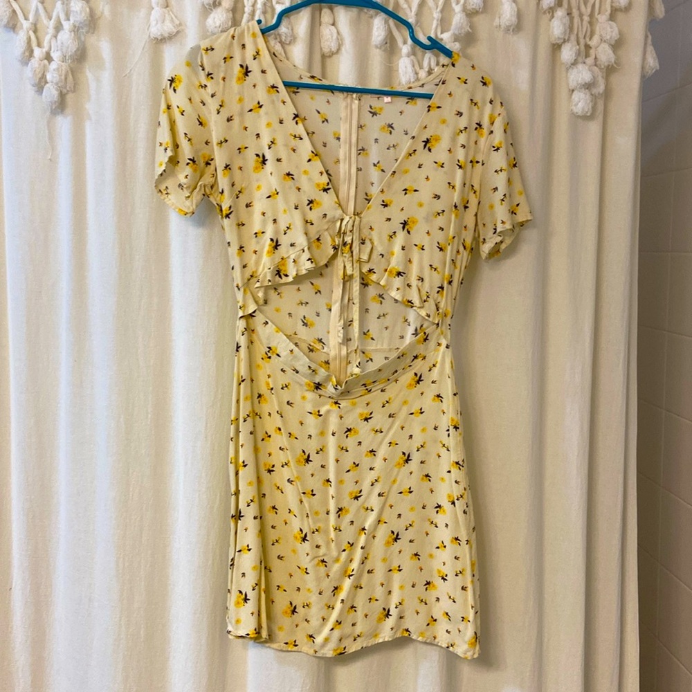 Cute summer dress with front cutout